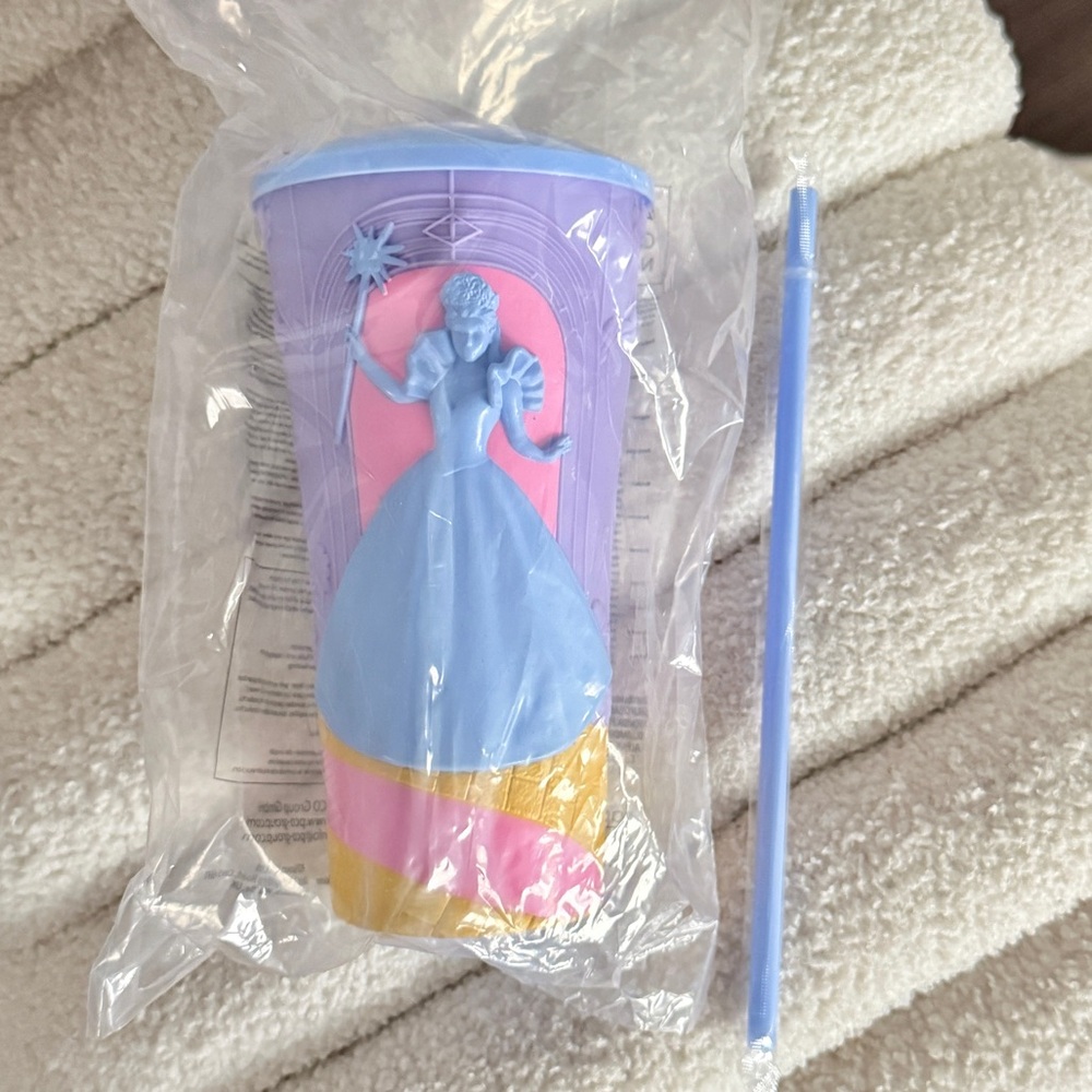 Brand New Wicked For Good Glinda Cineplex Grippr Cup 32oz